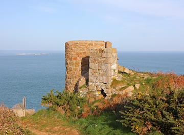 jersey/plemont-bay/landmark/plemont-fort-ruins-wwii-bunker