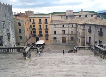 spain/girona/el-mercadal/landmark/placa-de-la-catedral-de-girona