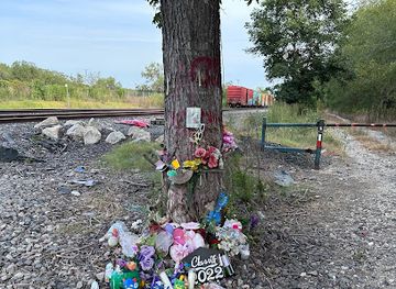 texas/south-texas/landmark/haunted-train-track