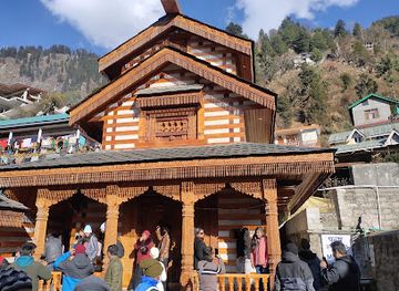 india/manali/landmark/jogini-falls