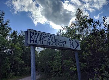 estonia/rapla/landmark/pahkla-suurkivi