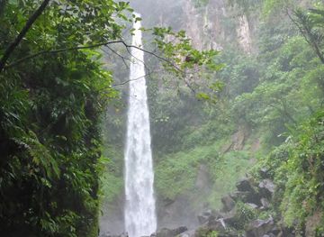 dominica/cabrits-national-park/landmark/sari-sari-waterfall