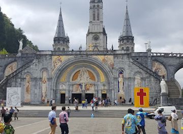 france/lourdes/landmark/grotte-de-massabielle