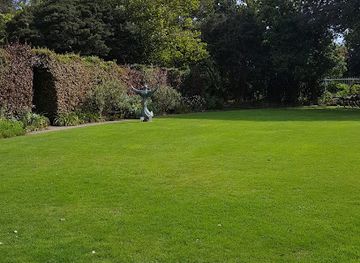 guernsey/grandes-rocques/landmark/sausmarez-manor