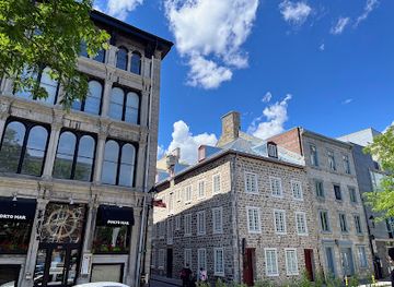 canada/montreal/old-montreal/landmark/place-de-la-grande-paix-de-montreal