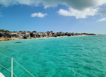 turks-and-caicos-islands/middle-caicos/landmark/caicos-catalyst-charters-excursions