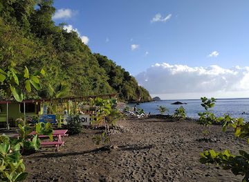dominica/batibou-beach/landmark/champagne-beach