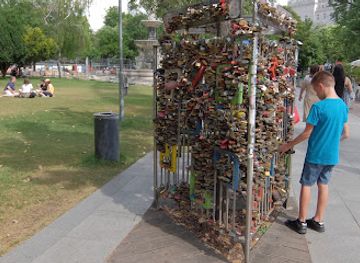 hungary/transdanubia/landmark/love-locks-budapest