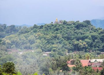 laos/central-laos/landmark/wat-pa-phon-phao