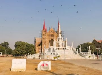 pakistan/karachi/saddar/landmark/christ-the-king-monument