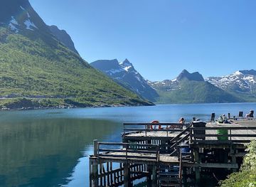 norway/senja-island/landmark/mefjordbotn-pier