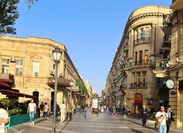 azerbaijan/baku/landmark/nizami-st