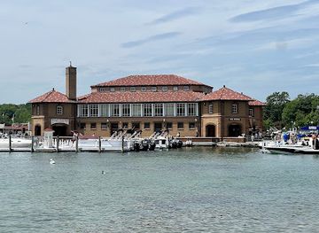 wisconsin/lake-geneva/landmark/andy-gump-statue