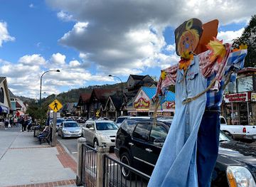 tennessee/gatlinburg/landmark/treasure-quest-miniature-golf