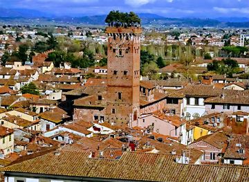 italy/lucca/landmark/palazzo-guinigi