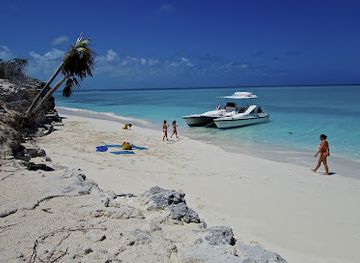 turks-and-caicos-islands/long-bay-beach/landmark/caicos-catalyst-charters-excursions