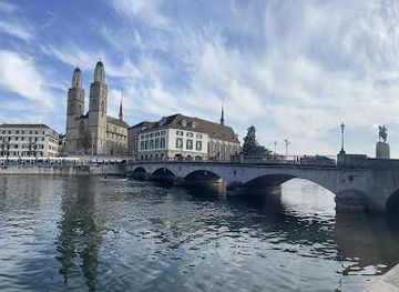 switzerland/lucerne/landmark/munsterbrucke