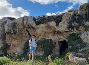 malta/mellieha-bay-area/landmark/cave-under-cross