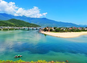 vietnam/south-central-coast/landmark/lang-co-beach