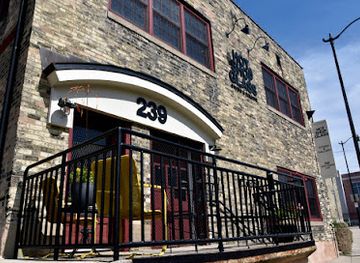 wisconsin/racine/landmark/hot-shop-glass