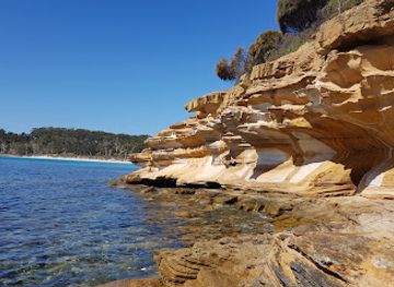 australia/tasmanian-wilderness/landmark/painted-cliffs