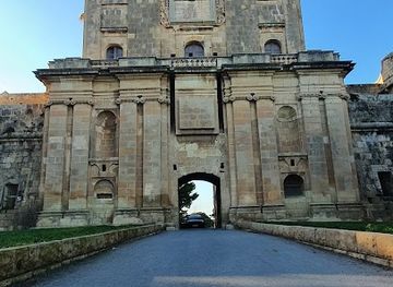 malta/blue-grotto/landmark/notre-dame-gate