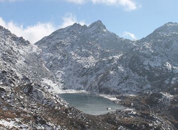 nepal/gosaikunda/landmark/aamakunda-chandrakunda-ragatkunda-view-point