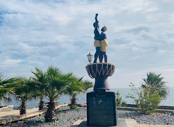senegal/dakar/plateau/landmark/statue-of-emancipation