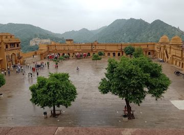 india/jaipur/amer/landmark/jaleb-chowk