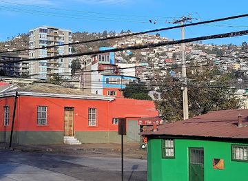 chile/valparaiso/landmark/plaza-de-los-poetas