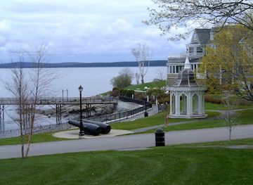 maine/bar-harbor/landmark/town-pier