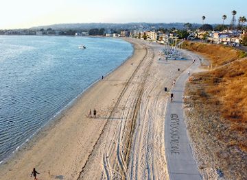 california/san-diego-beaches/landmark/crown-point-shores