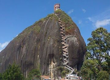 colombia/guatape/landmark/plazoleta-de-los-zocalos