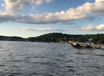missouri/lake-of-the-ozarks/landmark/lake-of-the-ozarks-water-taxi