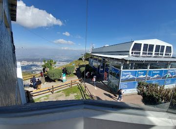 ecuador/pacific-coast/landmark/teleferiqo-cable-car