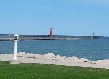 wisconsin/sheboygan/landmark/sheboygan-breakwater-lighthouse