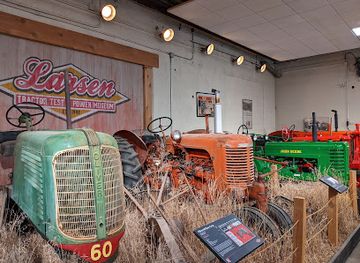 nebraska/lincoln/university-place/landmark/larsen-tractor-museum