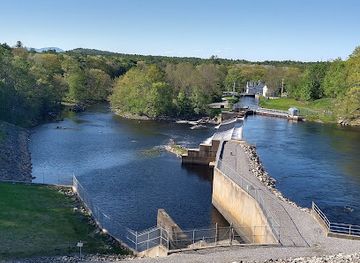 new-hampshire/lakes-region/landmark/hopkinton-everett-lake