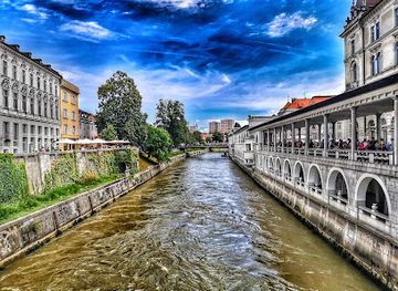 slovenia/sava/landmark/spomenik-francetu-presernu