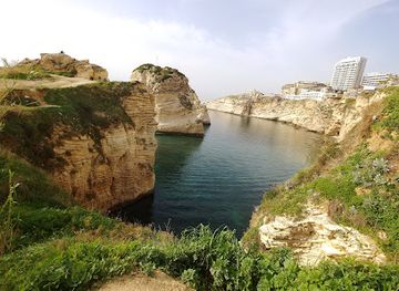 lebanon/rashaya/landmark/al-raouche-rocks