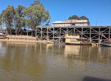 australia/murray-region/landmark/echuca-wharf