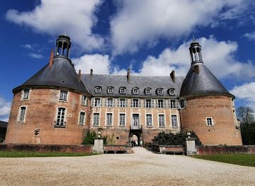 france/centre-val-de-loire/landmark/castle-of-saint-fargeau