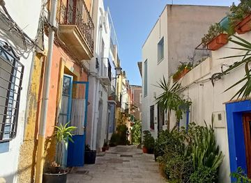 spain/alicante/barrio-de-santa-cruz/landmark/fuente-de-san-antonio