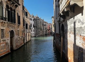 italy/venice/santa-croce/landmark/colonna-dell-ex-chiesa-di-santa-croce