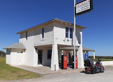 oklahoma/western-oklahoma/landmark/lucille-s-historic-highway-gas-station