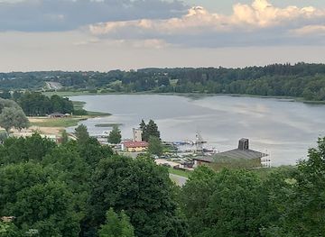 estonia/viljandi/landmark/viljandi-jarve-rand