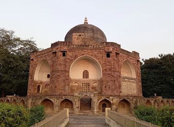india/vadodara/alkapuri/landmark/meer-nawab-shah-saiyed-qutubuddin-tomb