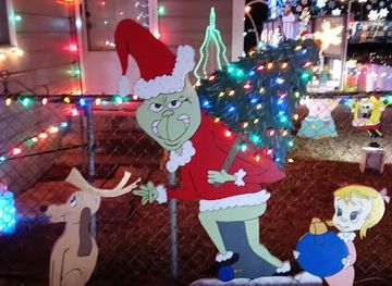 south-carolina/greer/landmark/lindsey-s-christmas-house