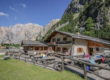 italy/alta-via-1/landmark/scotoni-hutte