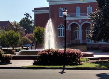 north-carolina/greenville/landmark/trustees-fountain
